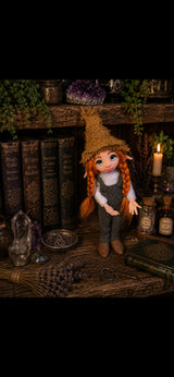 Elarune Pixie artesanal entre libros de magia celta, cristales y lavanda
