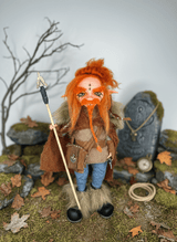 Erik — figura artesanal de guardián de la protección, hecha por Duendes del Uruguay, vista 2